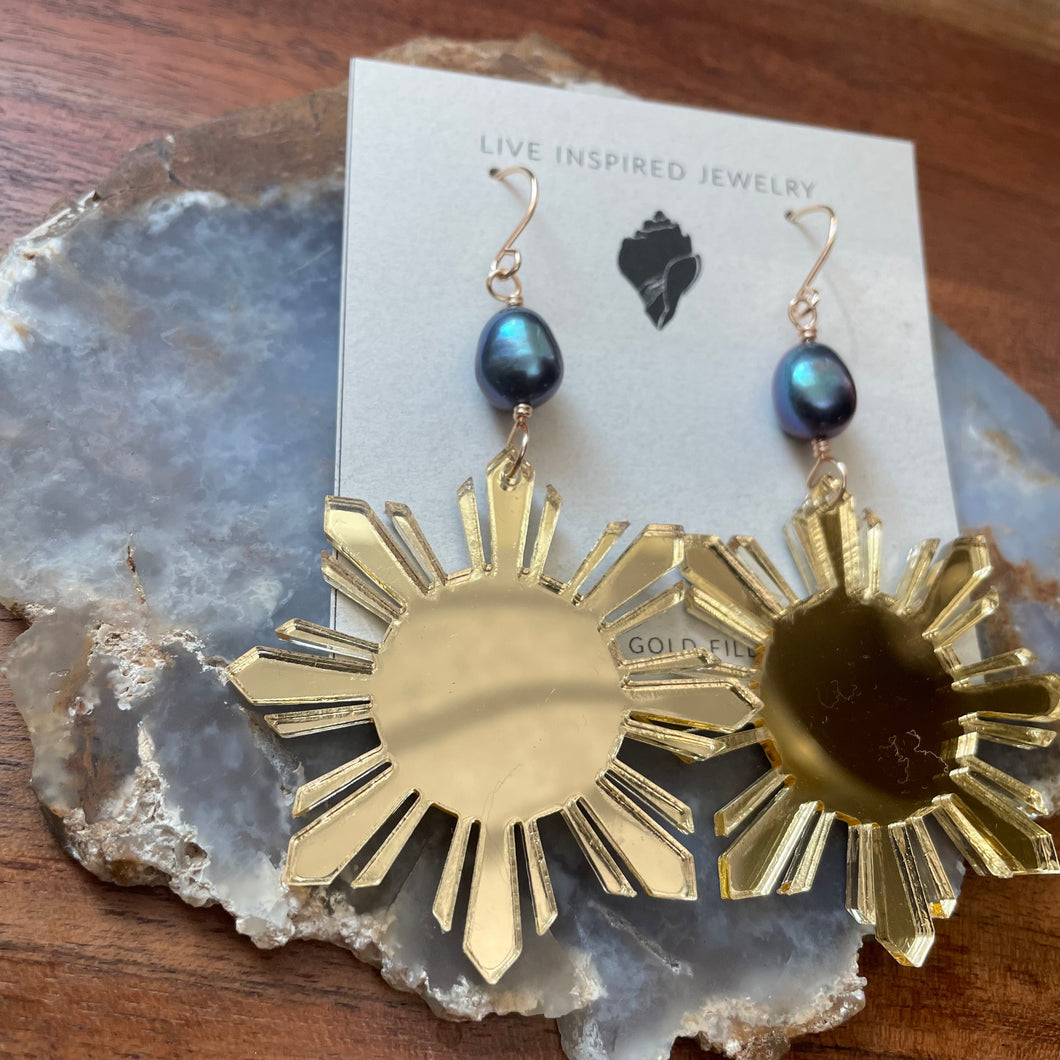Sun earrings with freshwater pearls (blue/gray)