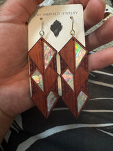 Load image into Gallery viewer, Spear (Padauk) rainbow shell
