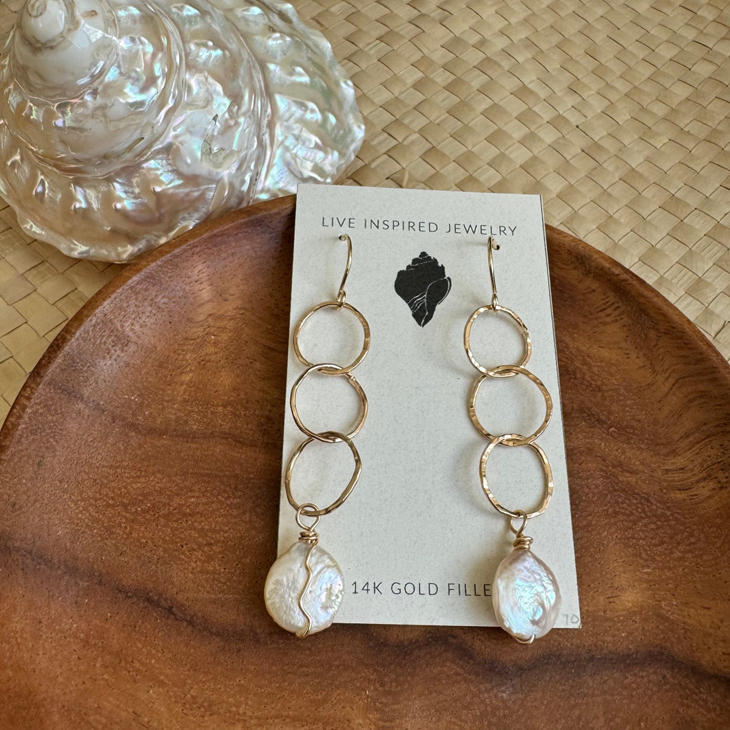 Tripple infinity earrings with coin pearls