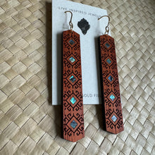 Load image into Gallery viewer, Kappi bar earrings

