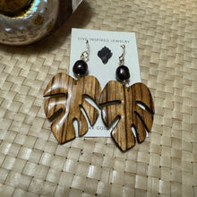 Load image into Gallery viewer, Monstera with pink pearls (zebra wood)
