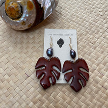 Load image into Gallery viewer, Monstera with blue/purple pearls (padauk wood)
