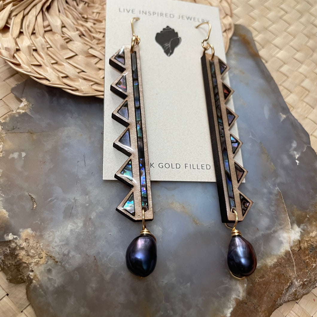 Buwaya with pearls