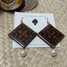 Load image into Gallery viewer, Tapa Earrings with freshwater pearls
