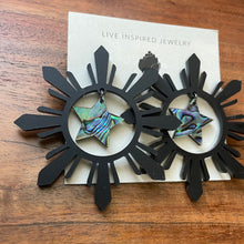 Load image into Gallery viewer, Sun earrings with abalone stars (black)

