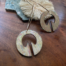 Load image into Gallery viewer, Linglingo  hoops (rainbow shell)

