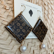 Load image into Gallery viewer, Tapa Earrings with freshwater pearls
