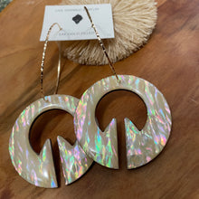 Load image into Gallery viewer, Linglingo  hoops (rainbow shell)
